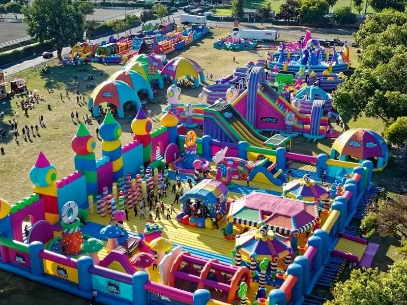 Cén t-ábhar tarpaulin atá níos oiriúnaí le húsáid fadtéarmach lasmuigh?