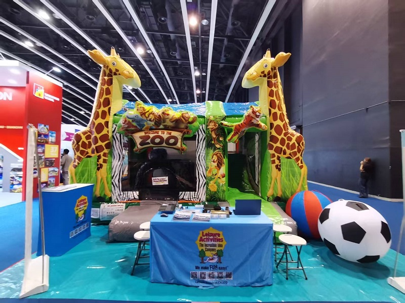 Tugann Gníomhaíochtaí Fóillíochta® an Zú chuig IAAPA EXPO ASIA le Caisleán Súgartha Inséidte 4m ag Stopadh Seó Tugann Gníomhaíochtaí Fóillíochta® an Zú chuig IAAPA EXPO ASIA le Caisleán Súgartha Inséidte 4m ag Stopadh Seó